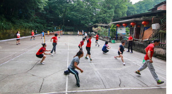 天博体育四川邻水县改造银鼎山羽毛球场受称赞(图2)